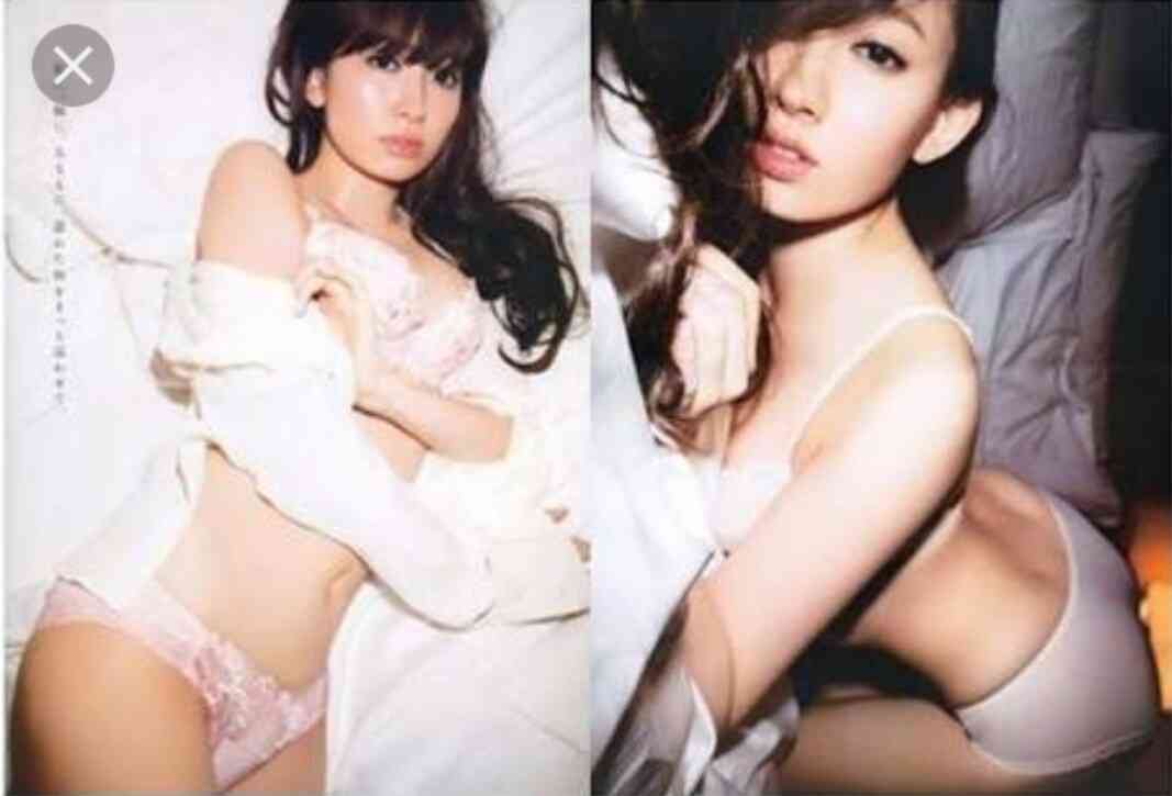 小嶋陽菜、セクシーな水着姿を公開 深く切り込んだ胸元がエロかわいい