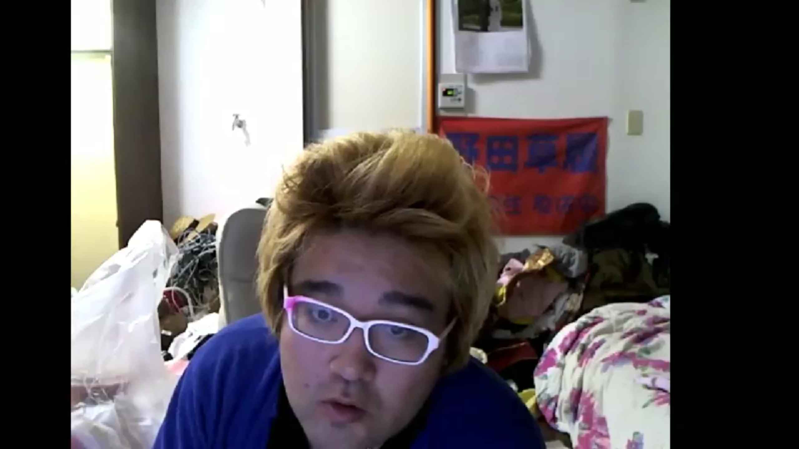 ヒッチハイクしてるみたいな画像を貼るトピ