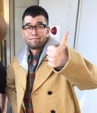 ヒッチハイクしてるみたいな画像を貼るトピ