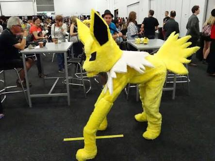 クオリティの低いコスプレを貼るトピ