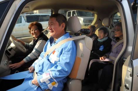 乗用車が歩行者6人はね1人死亡　90歳運転か　茅ケ崎