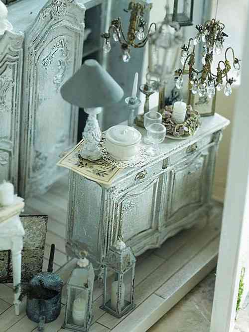 ミニチュアの家具を貼るトピ♪