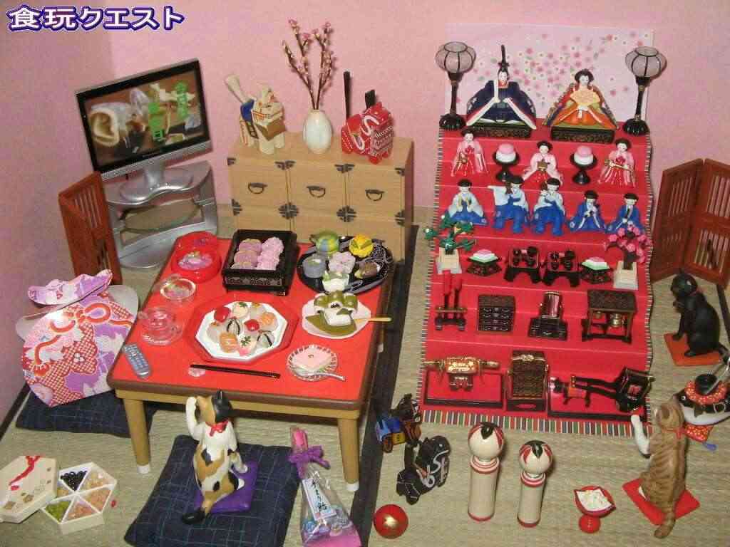 ミニチュアの家具を貼るトピ♪