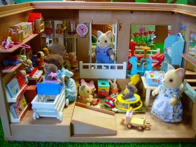 ミニチュアの家具を貼るトピ♪