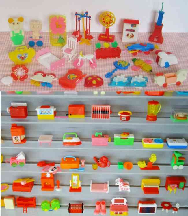 ミニチュアの家具を貼るトピ♪