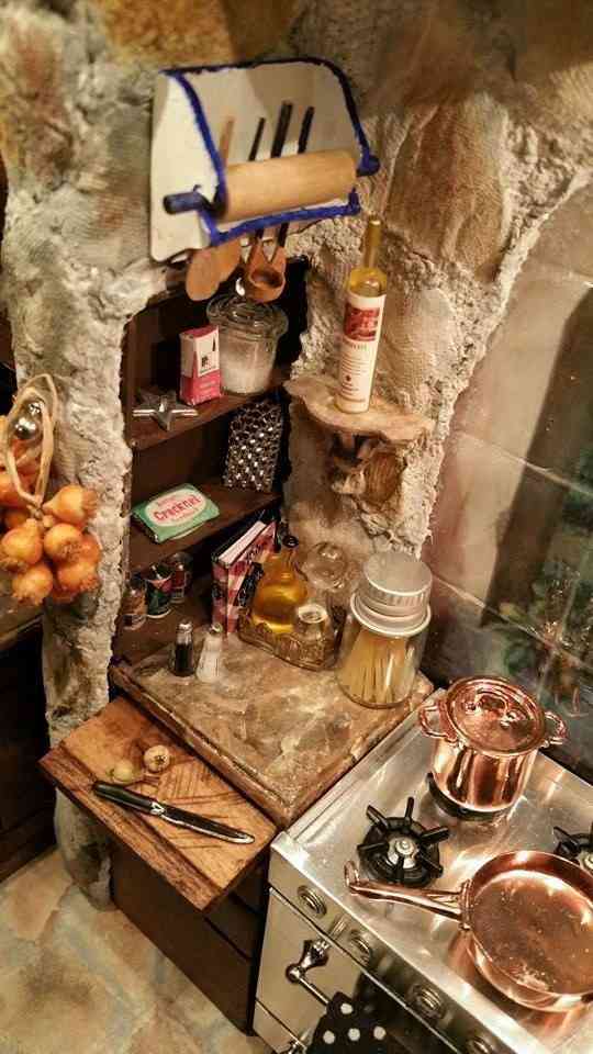 ミニチュアの家具を貼るトピ♪