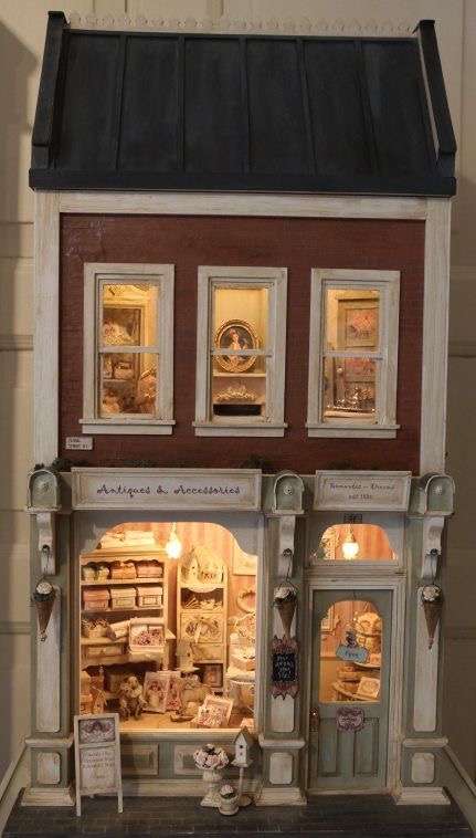 ミニチュアの家具を貼るトピ♪