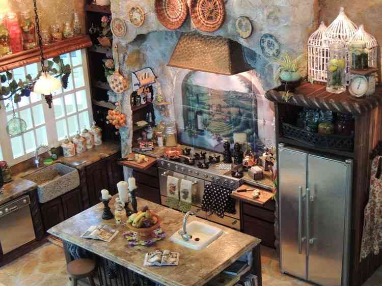 ミニチュアの家具を貼るトピ♪