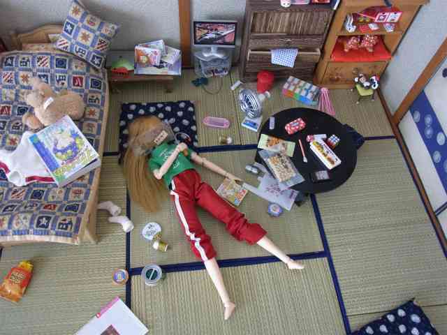 ミニチュアの家具を貼るトピ♪