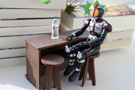 ミニチュアの家具を貼るトピ♪