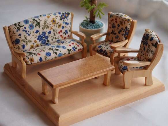 ミニチュアの家具を貼るトピ♪