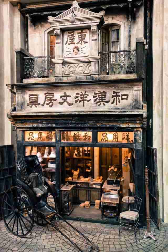 ミニチュアの家具を貼るトピ♪