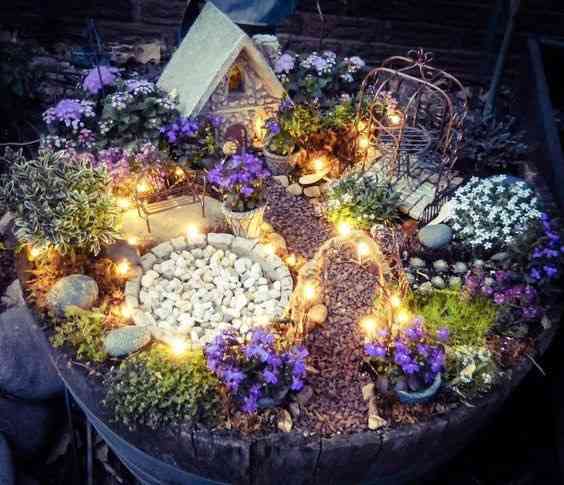 ミニチュアの家具を貼るトピ♪