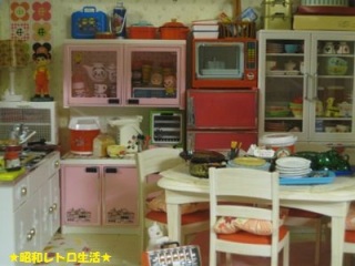 ミニチュアの家具を貼るトピ♪