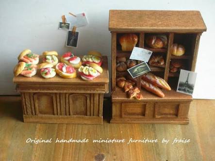 ミニチュアの家具を貼るトピ♪