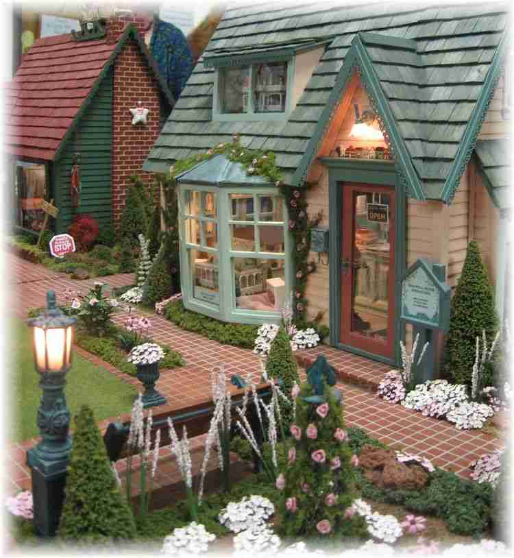 ミニチュアの家具を貼るトピ♪