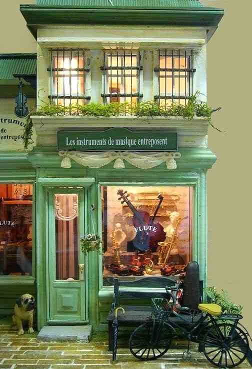 ミニチュアの家具を貼るトピ♪