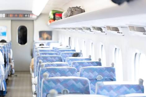 特急列車の指定席、空いてたら座る？