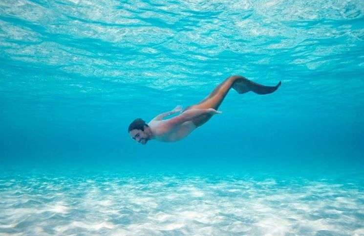 リトルマーメイドに憧れた美しき「人魚男」、1500ドル費やして手に入れた「尾」