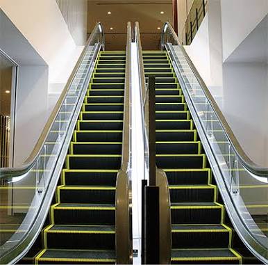 宝田明 昨夏に背後から押されて転倒し額19針縫う大けが「白いワンピースの女性だった」