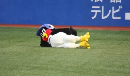 NEWSファン、つば九郎に「焼き鳥にされたいの??」 騒動イジられ怒りの炎