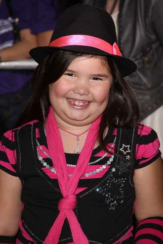 エヴァ・ロンゴリア、43歳で第1子男児を出産！