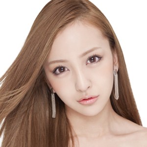 板野友美、すっぴん＆胸元あらわなナチュラルショットに反響