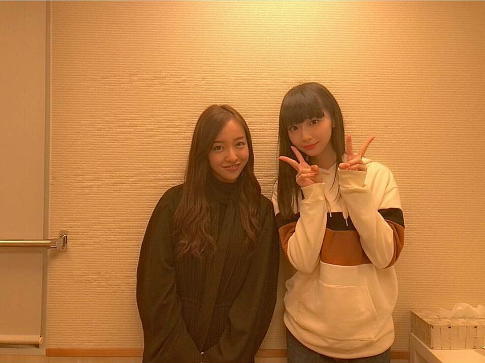 板野友美、すっぴん＆胸元あらわなナチュラルショットに反響