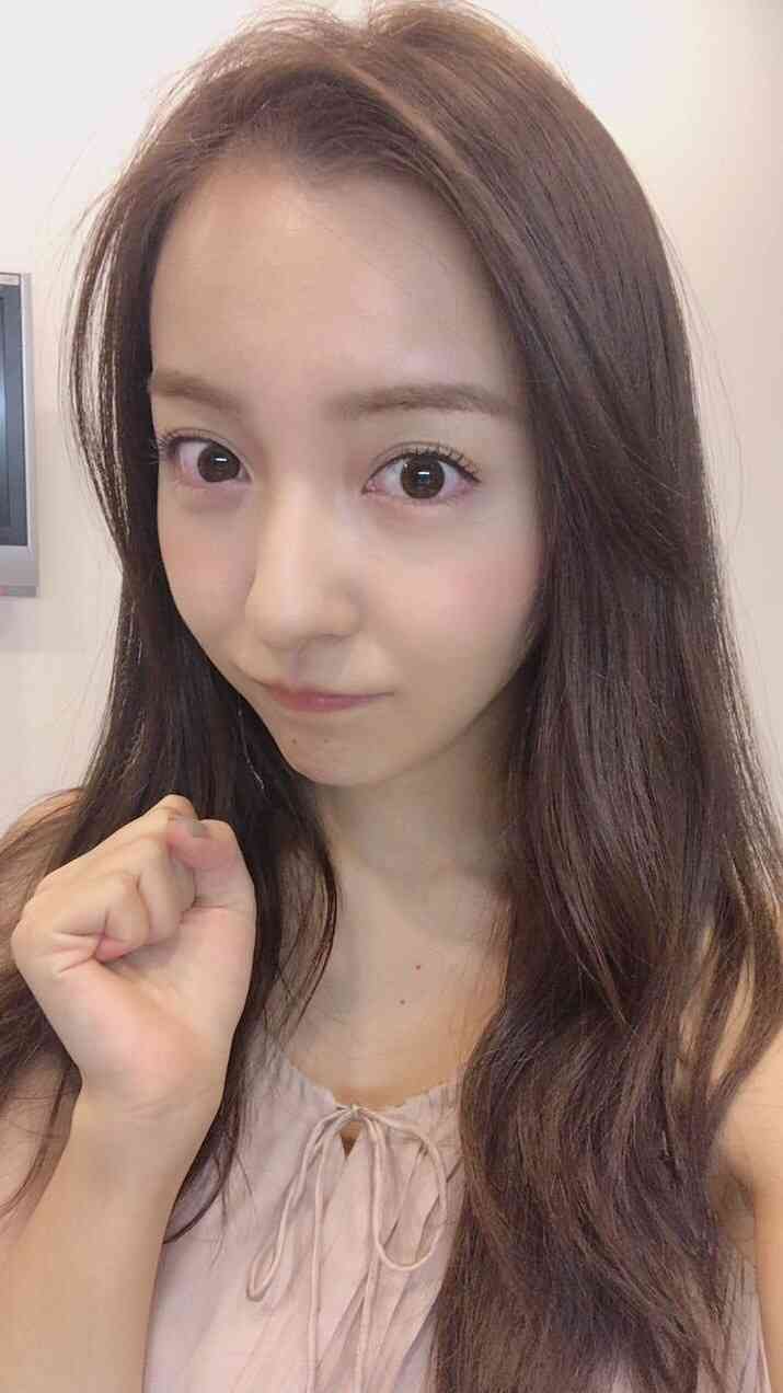 板野友美、すっぴん＆胸元あらわなナチュラルショットに反響