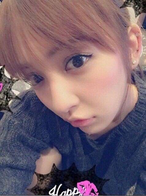 板野友美、すっぴん＆胸元あらわなナチュラルショットに反響