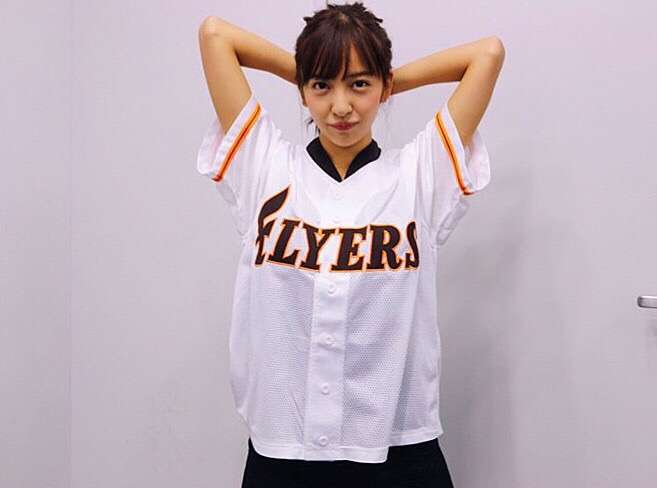 板野友美、すっぴん＆胸元あらわなナチュラルショットに反響