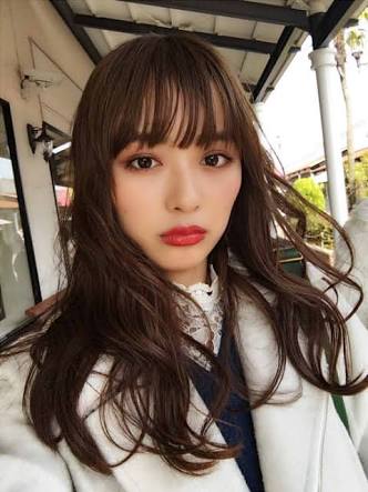 内田理央、ビキニ姿を披露 “美腹筋”に注目集まる「腹筋きれい」「憧れのスタイル」の声