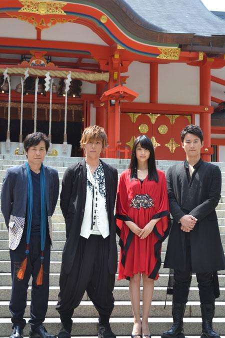 内田理央、ビキニ姿を披露 “美腹筋”に注目集まる「腹筋きれい」「憧れのスタイル」の声