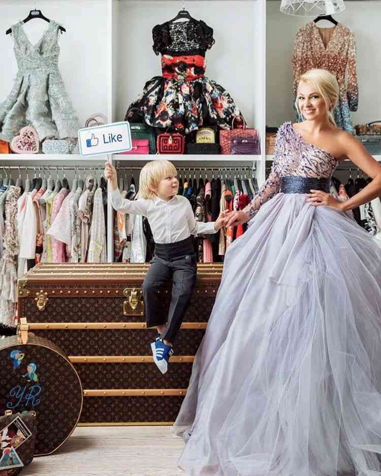 羽生結弦、サーシャ君との“天使すぎる1枚”が2万超反響　「破壊的可愛さ」の声も