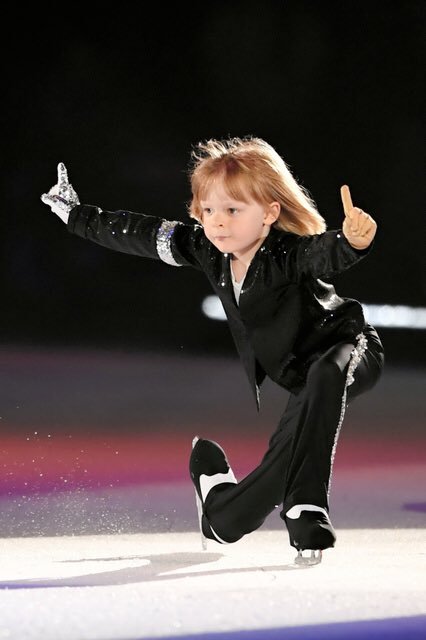 羽生結弦、サーシャ君との“天使すぎる1枚”が2万超反響　「破壊的可愛さ」の声も