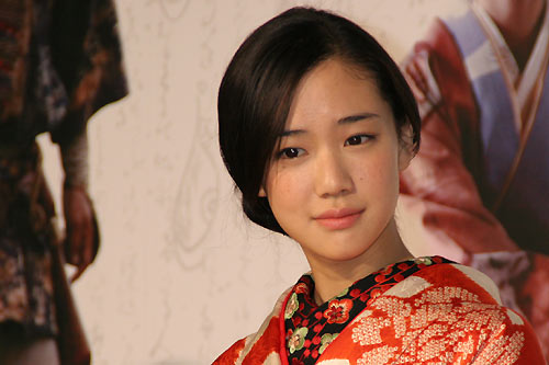 石原さとみ、着物姿のオフショットに「美しすぎ」「かわいい」の声続々
