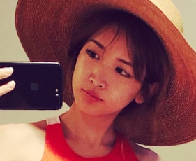 紗栄子、キュートな“でべそ”チラ見せショットに反響 「おへそかわいい」「素晴らしいスタイル」