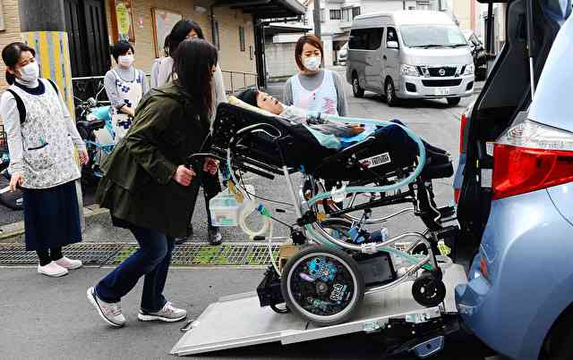 重度障害理由に地元小学校へ通えず、親子が提訴