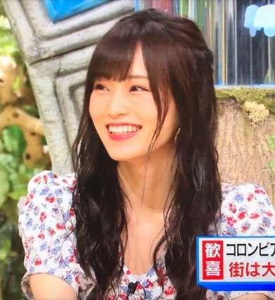 NMB48山本彩、ミニスカートで色白美脚披露「スタイル良い」と絶賛の声