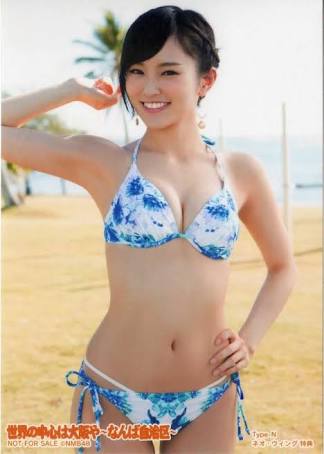 NMB48山本彩、ミニスカートで色白美脚披露「スタイル良い」と絶賛の声
