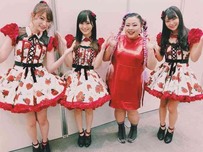 NMB48山本彩、ミニスカートで色白美脚披露「スタイル良い」と絶賛の声