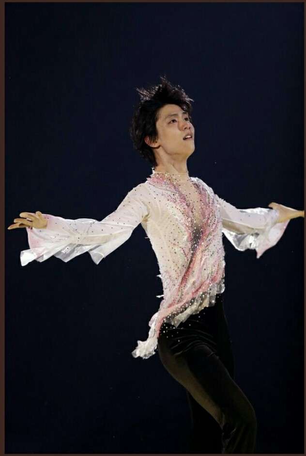 羽生結弦、サーシャ君との“天使すぎる1枚”が2万超反響　「破壊的可愛さ」の声も