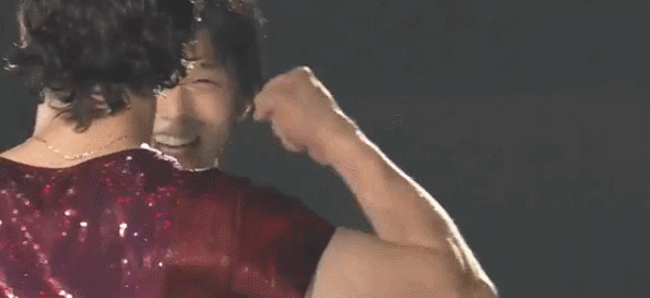 羽生結弦、サーシャ君との“天使すぎる1枚”が2万超反響　「破壊的可愛さ」の声も