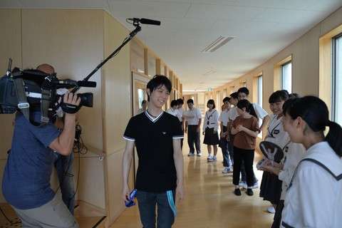 羽生結弦、サーシャ君との“天使すぎる1枚”が2万超反響　「破壊的可愛さ」の声も