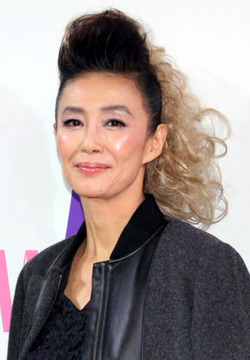 中島美嘉、茶髪ロングから劇的チェンジ ワンレンボブに驚きの声