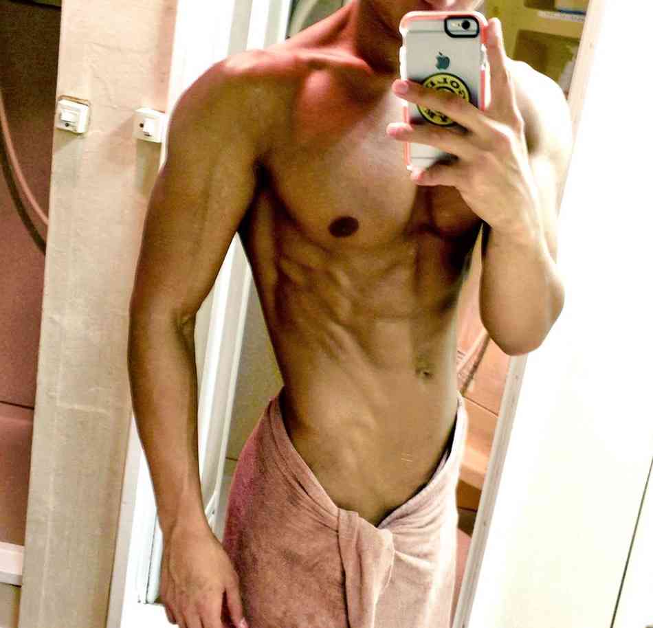 厚い胸板が大好物の人