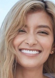 ローラ、イケメン外国人モデルと3ショット
