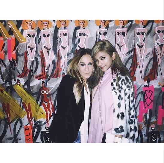 ローラ、イケメン外国人モデルと3ショット