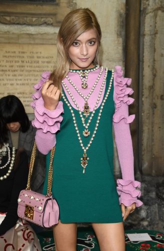 ローラ、イケメン外国人モデルと3ショット