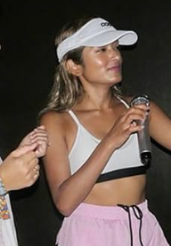 ローラ、イケメン外国人モデルと3ショット